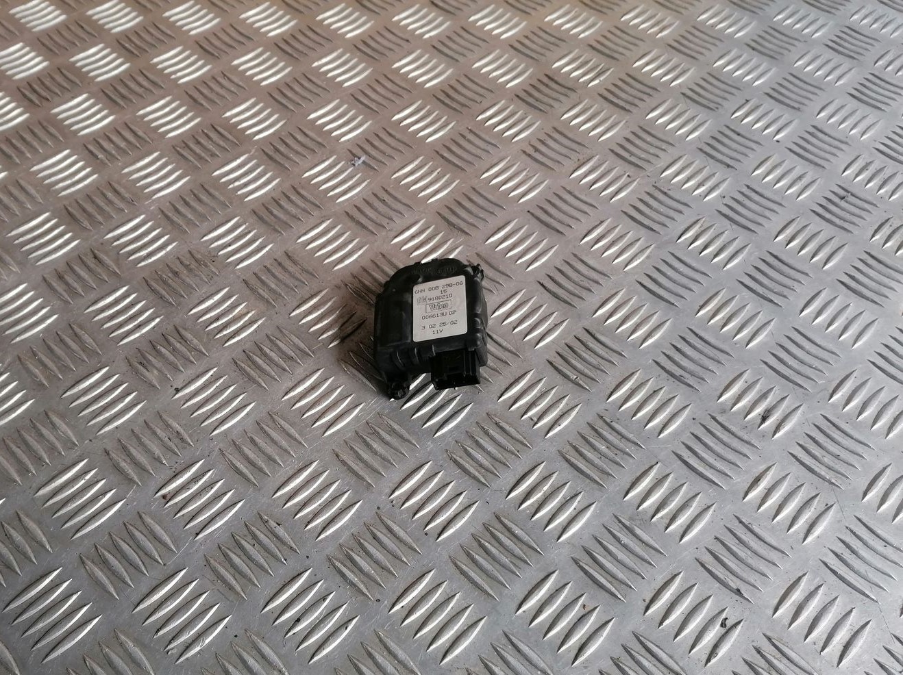 Apsildes sistēmas aktuators priekš OPEL VECTRA C 2002 1 Apsildes sistēmas aktuators priekš OPEL VECTRA C 2002