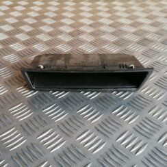 Mantu glabāšanas nodalījums centrā priekš OPEL VECTRA C 2002