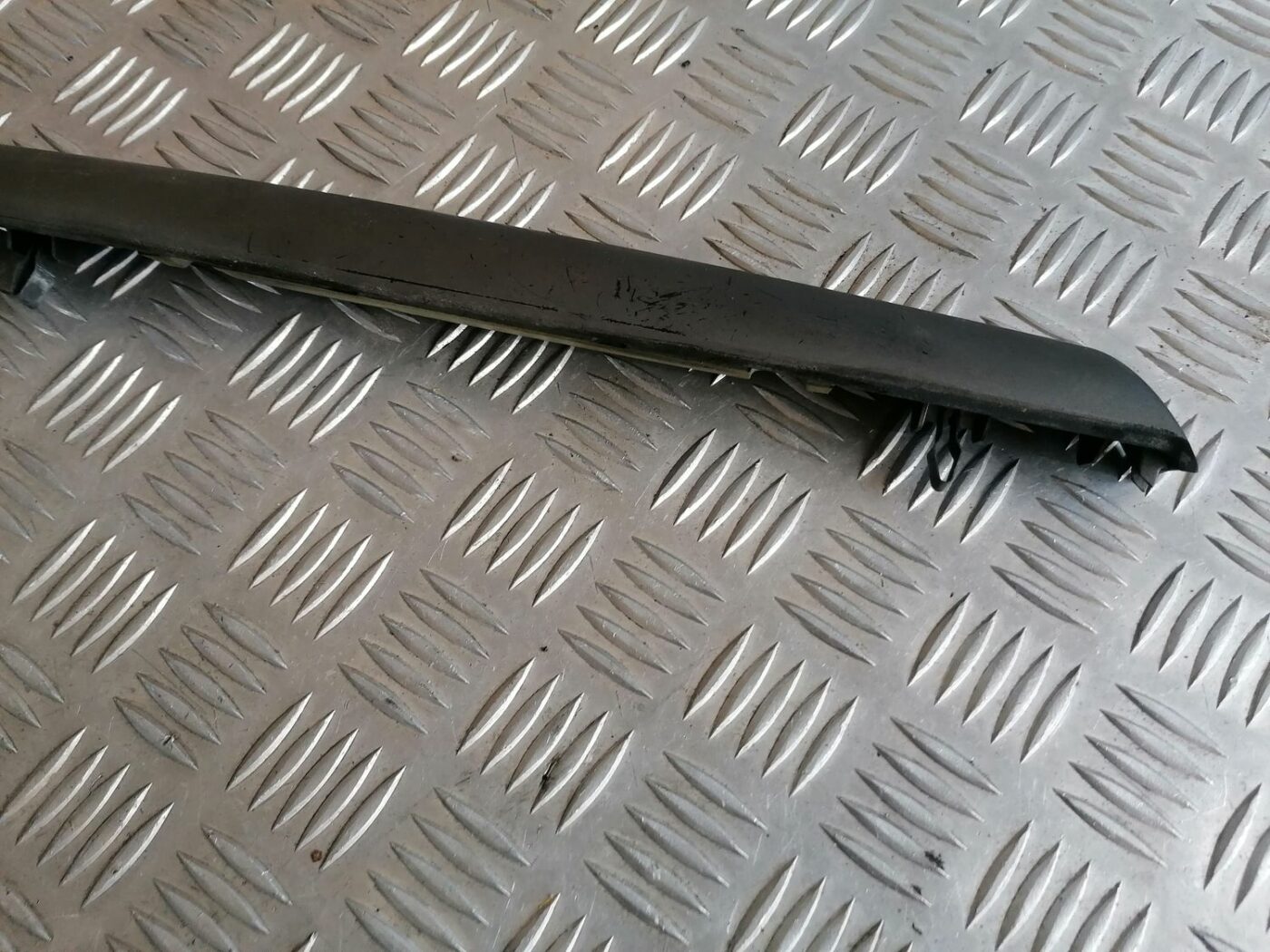 Mērinstrumentu paneļa dekoratīvā uzlika priekš OPEL VECTRA C 2002 2 Mērinstrumentu paneļa dekoratīvā uzlika priekš OPEL VECTRA C 2002