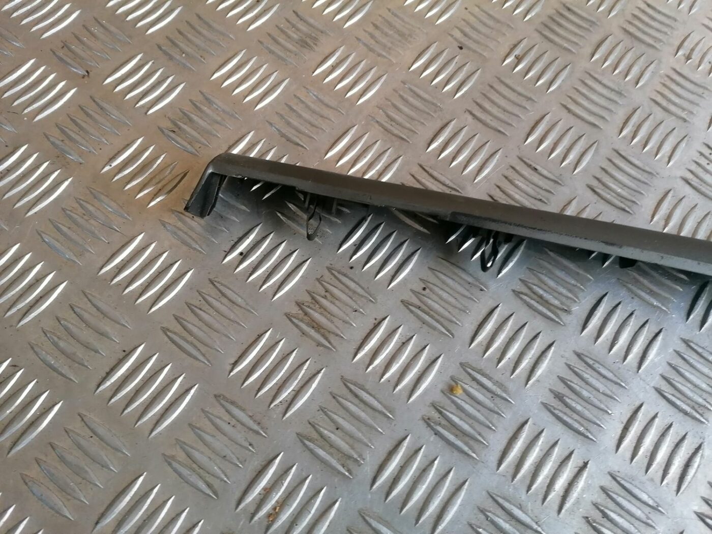 Mērinstrumentu paneļa dekoratīvā uzlika priekš OPEL VECTRA C 2002 5 Mērinstrumentu paneļa dekoratīvā uzlika priekš OPEL VECTRA C 2002