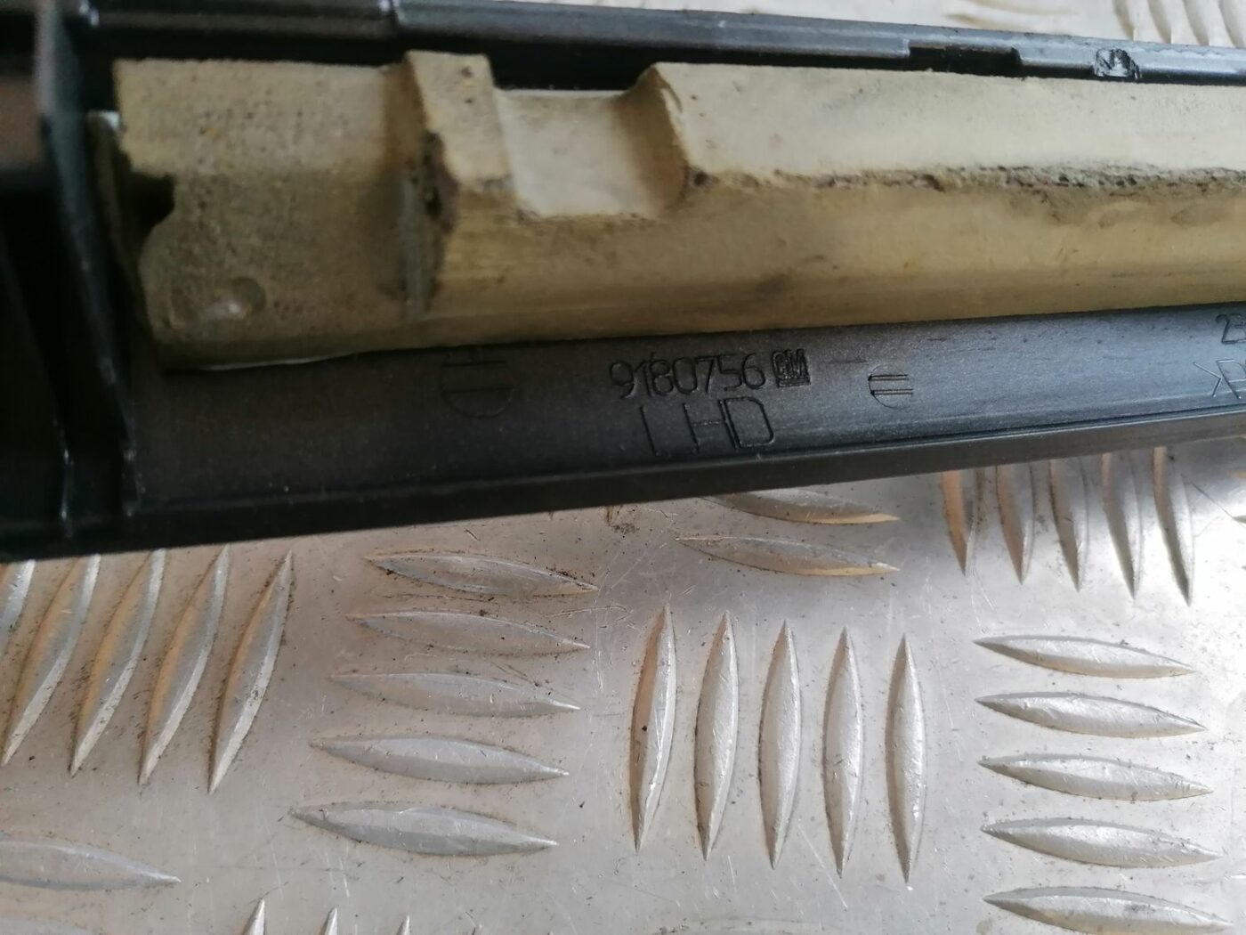 Mērinstrumentu paneļa dekoratīvā uzlika priekš OPEL VECTRA C 2002 3 Mērinstrumentu paneļa dekoratīvā uzlika priekš OPEL VECTRA C 2002