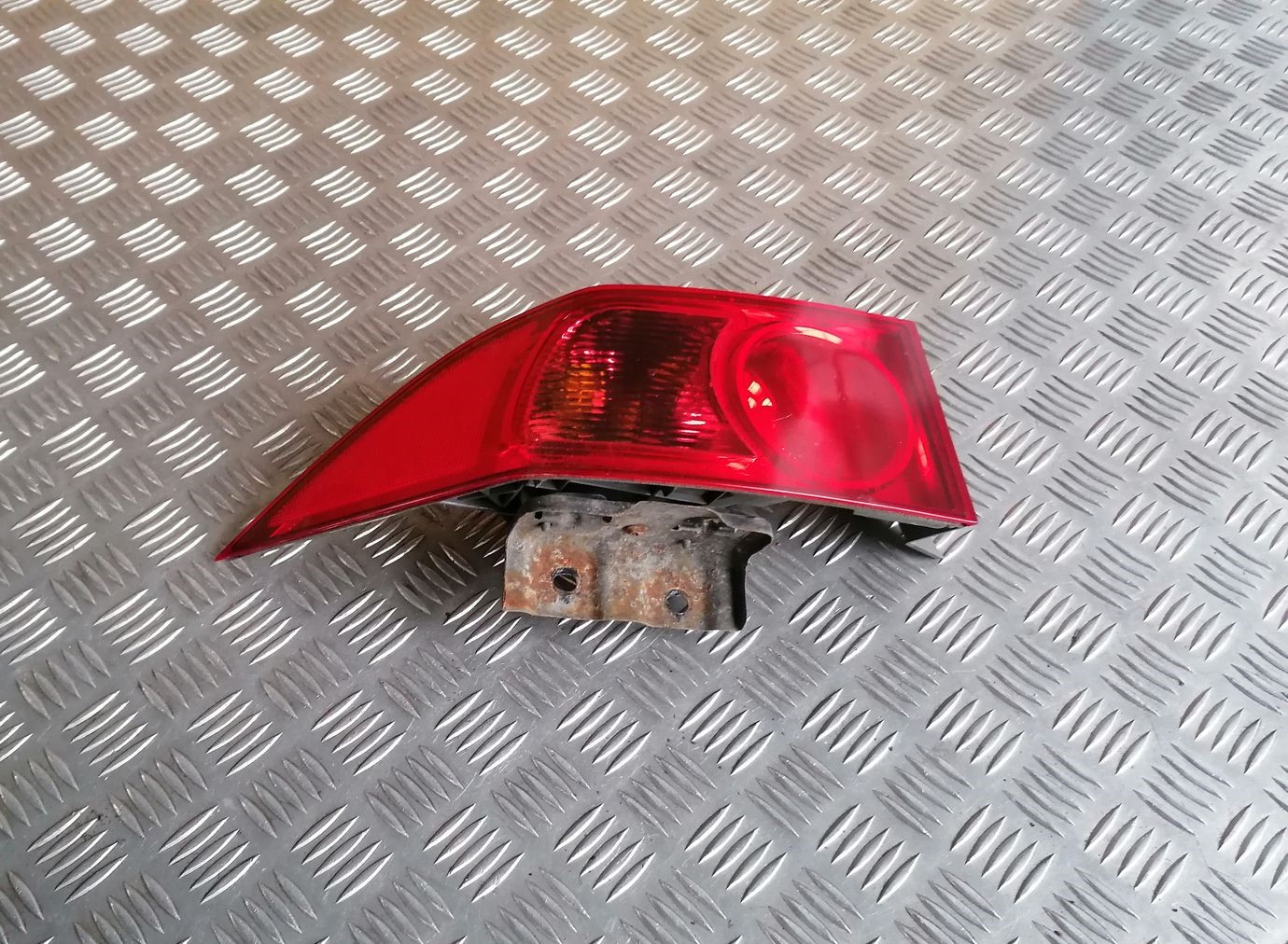 Aizmugurējais kreisais lukturis priekš HONDA ACCORD 2008 1 Aizmugurējais kreisais lukturis priekš HONDA ACCORD 2008