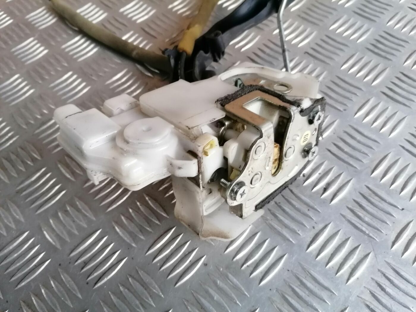 Priekšējo labo durvju slēdzene priekš HONDA ACCORD 2008 7 Priekšējo labo durvju slēdzene priekš HONDA ACCORD 2008