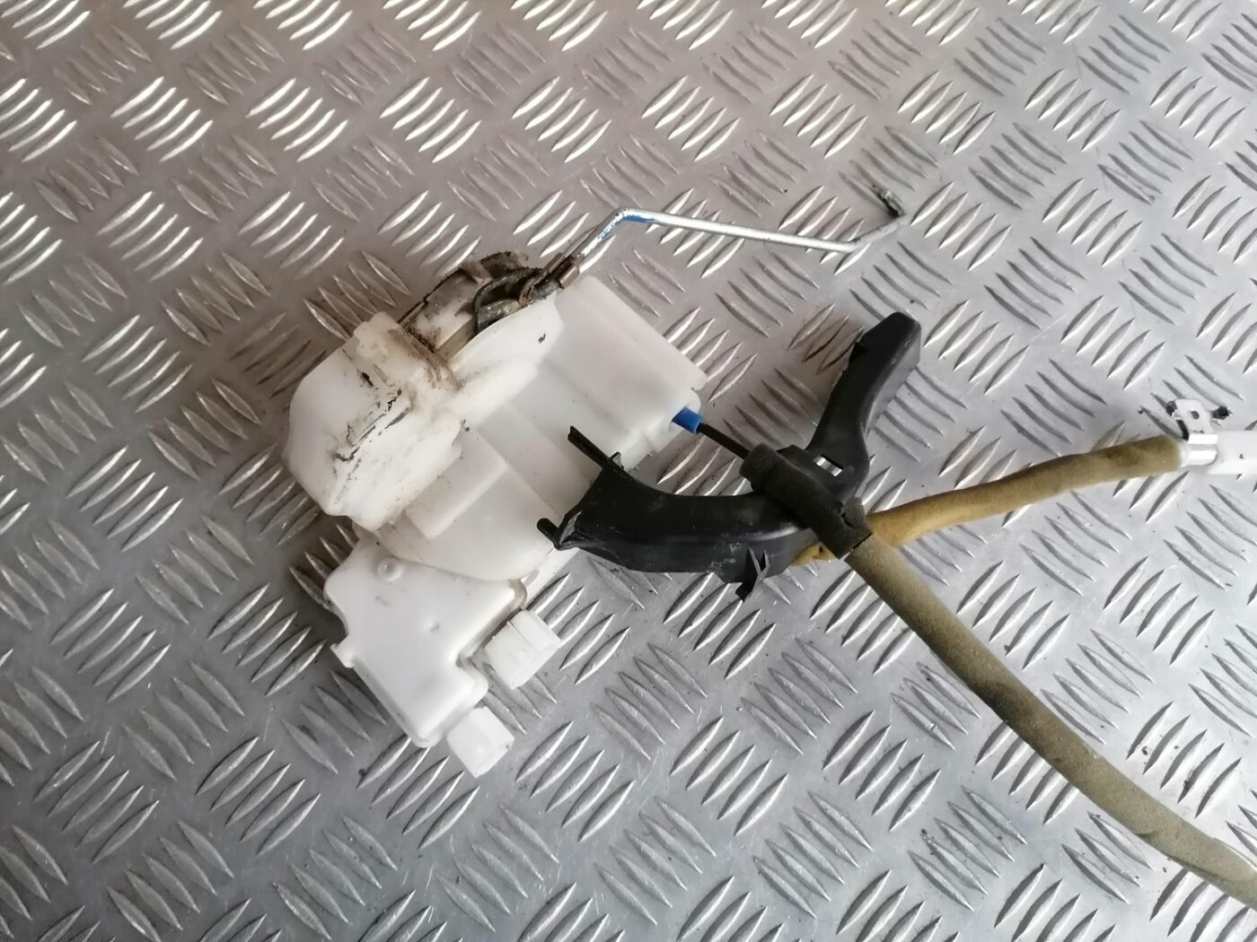 Priekšējo labo durvju slēdzene priekš HONDA ACCORD 2008 3 Priekšējo labo durvju slēdzene priekš HONDA ACCORD 2008