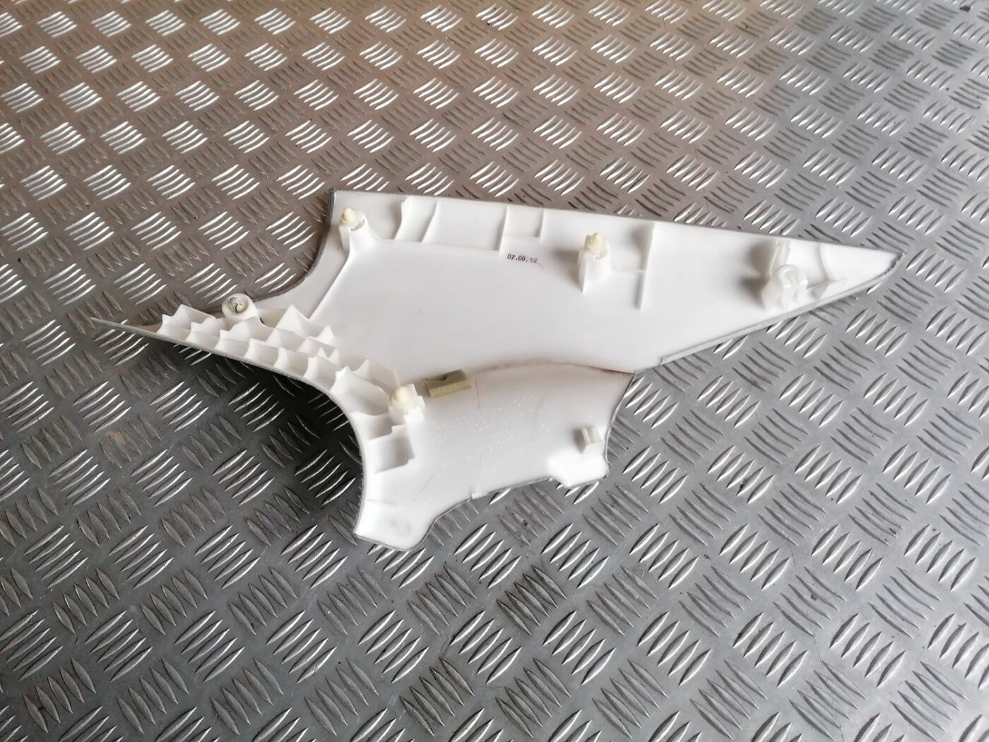 Vidējas salona statnes apdare priekš HONDA ACCORD 2008 4 Vidējas salona statnes apdare priekš HONDA ACCORD 2008