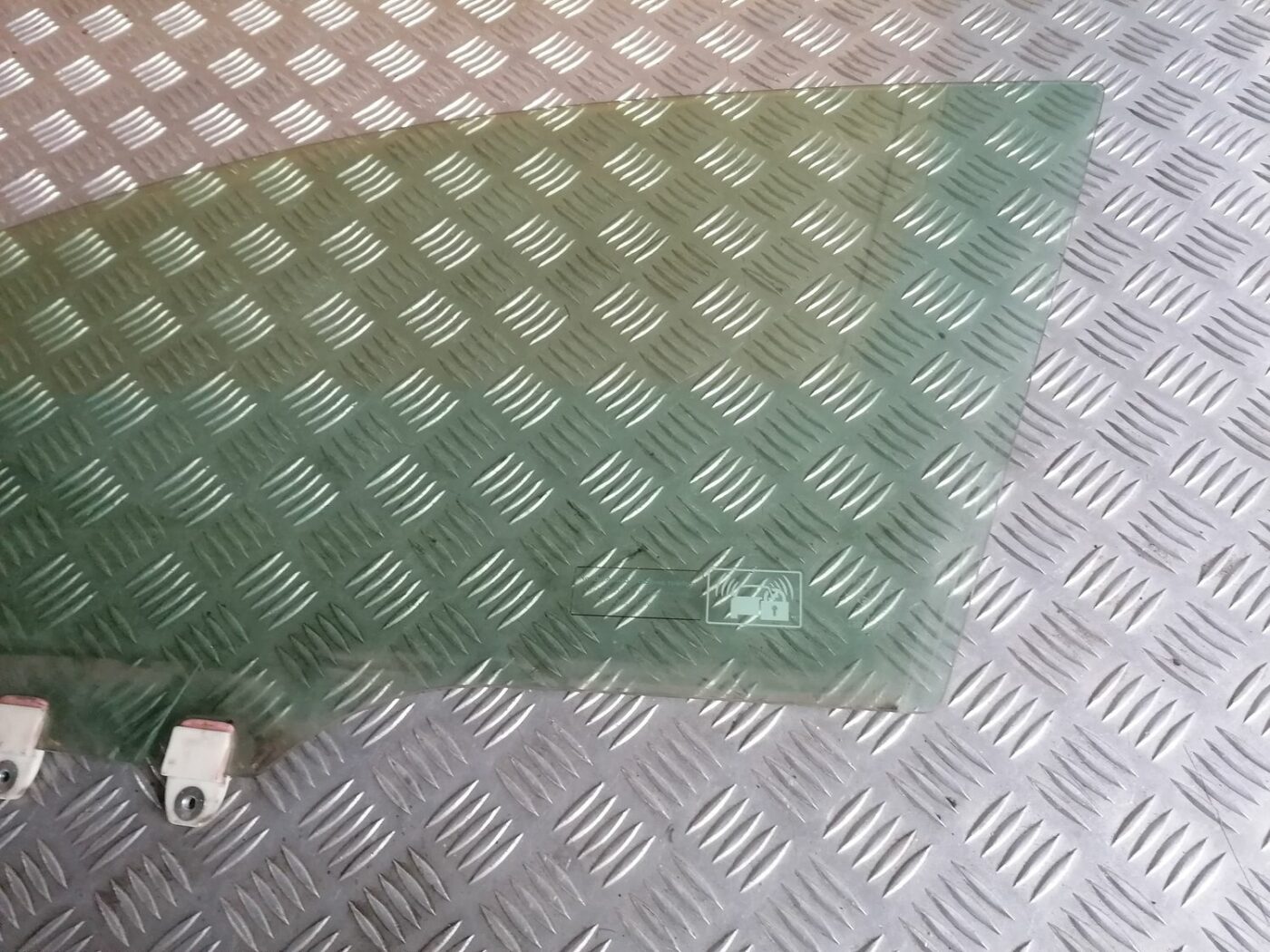 Priekšējo kreiso durvju stikls priekš HONDA ACCORD 2008 4 Priekšējo kreiso durvju stikls priekš HONDA ACCORD 2008