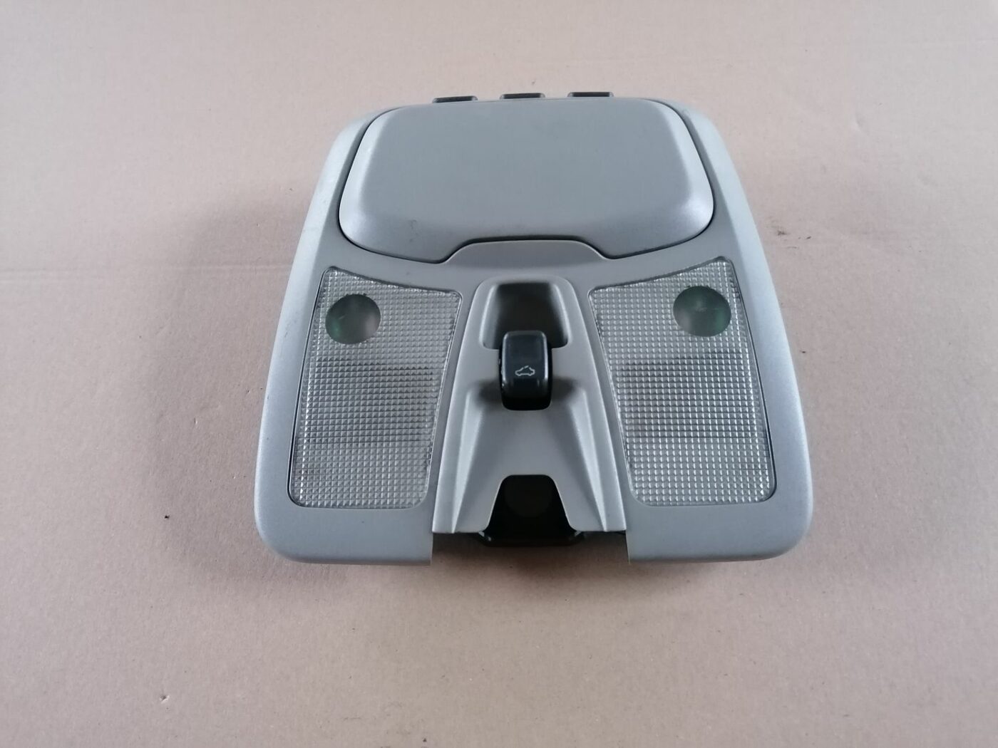 Salona apgaismojuma panelis priekš VOLVO S60 2004 2 Salona apgaismojuma panelis priekš VOLVO S60 2004