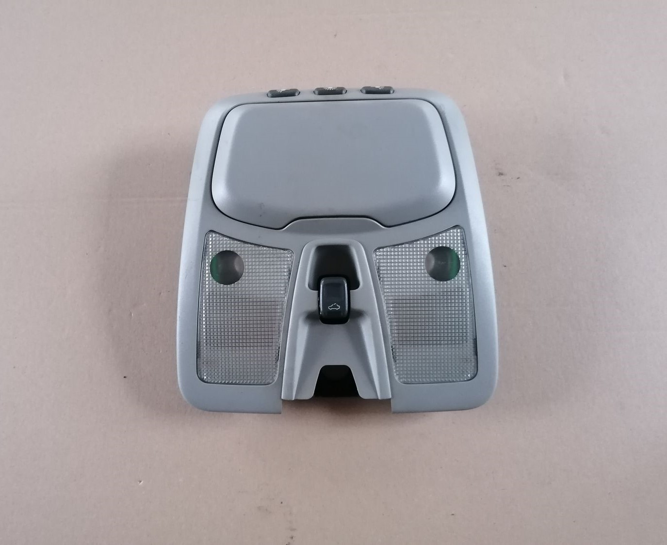 Salona apgaismojuma panelis priekš VOLVO S60 2004 9 Salona apgaismojuma panelis priekš VOLVO S60 2004