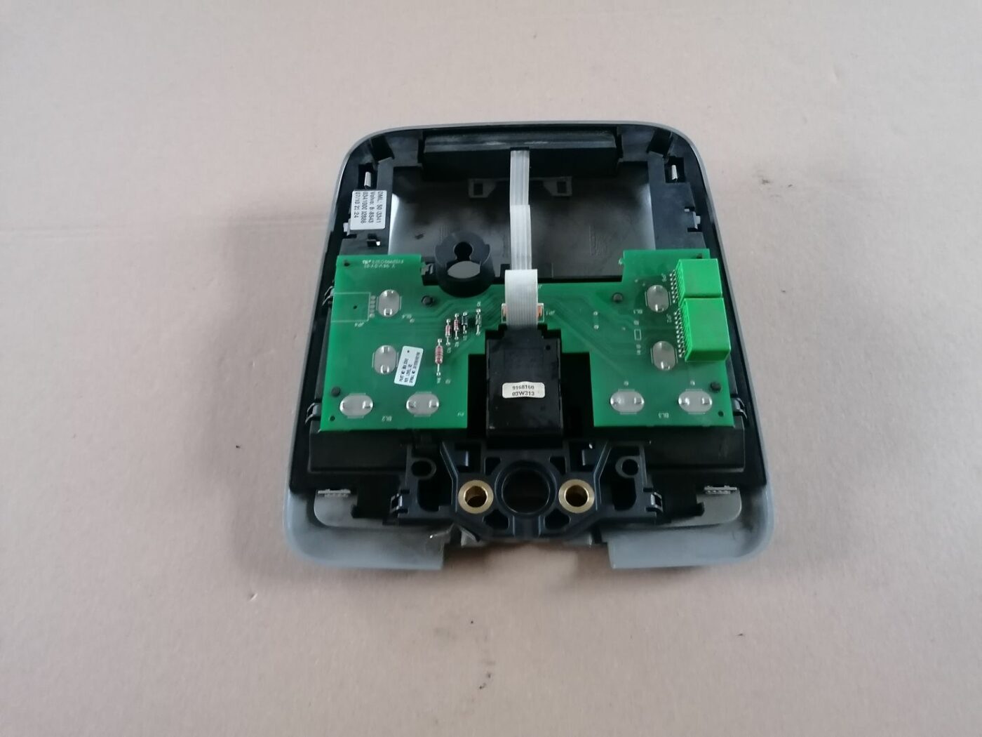 Salona apgaismojuma panelis priekš VOLVO S60 2004 8 Salona apgaismojuma panelis priekš VOLVO S60 2004