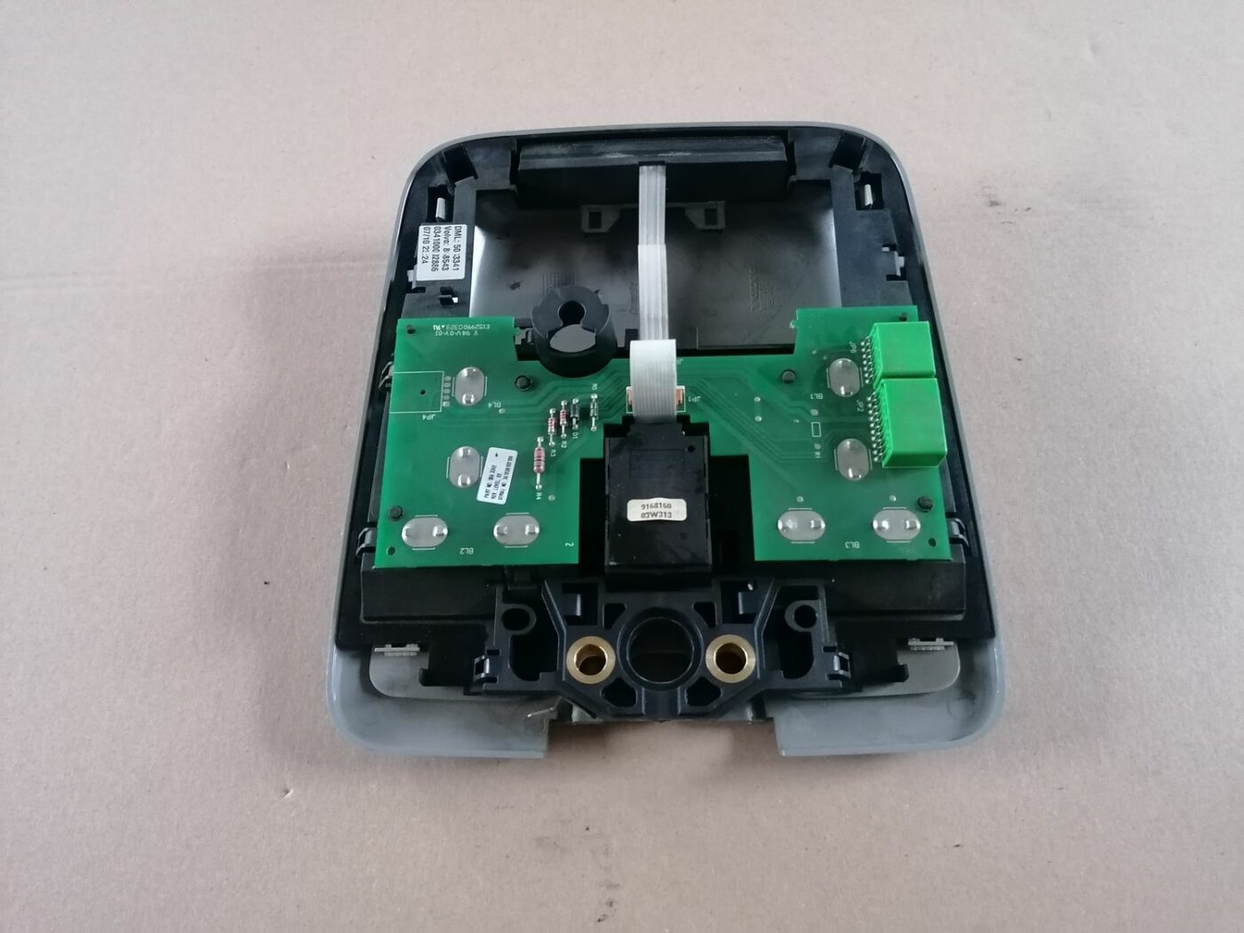 Salona apgaismojuma panelis priekš VOLVO S60 2004 7 Salona apgaismojuma panelis priekš VOLVO S60 2004