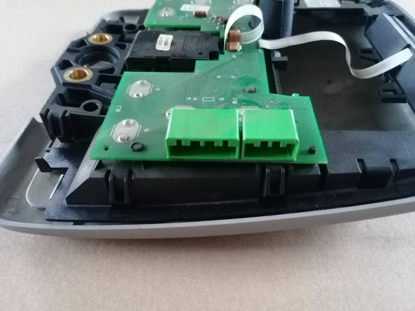 Salona apgaismojuma panelis priekš VOLVO S60 2004 5 Salona apgaismojuma panelis priekš VOLVO S60 2004