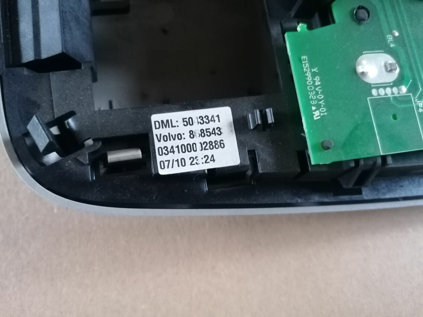 Salona apgaismojuma panelis priekš VOLVO S60 2004 4 Salona apgaismojuma panelis priekš VOLVO S60 2004