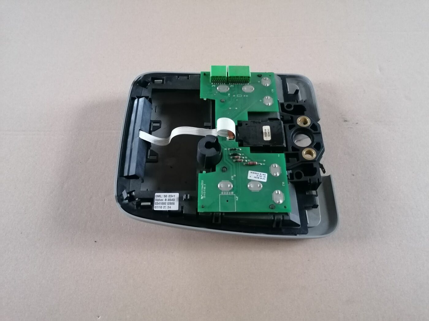 Salona apgaismojuma panelis priekš VOLVO S60 2004 3 Salona apgaismojuma panelis priekš VOLVO S60 2004