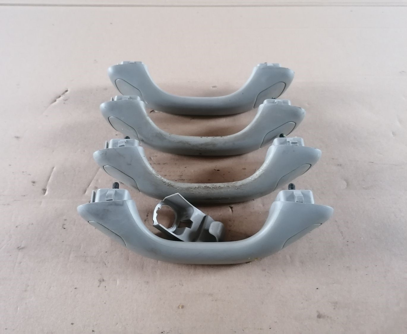 Salona rokturis griestos priekš VOLVO S60 2004 2 Salona rokturis griestos priekš VOLVO S60 2004