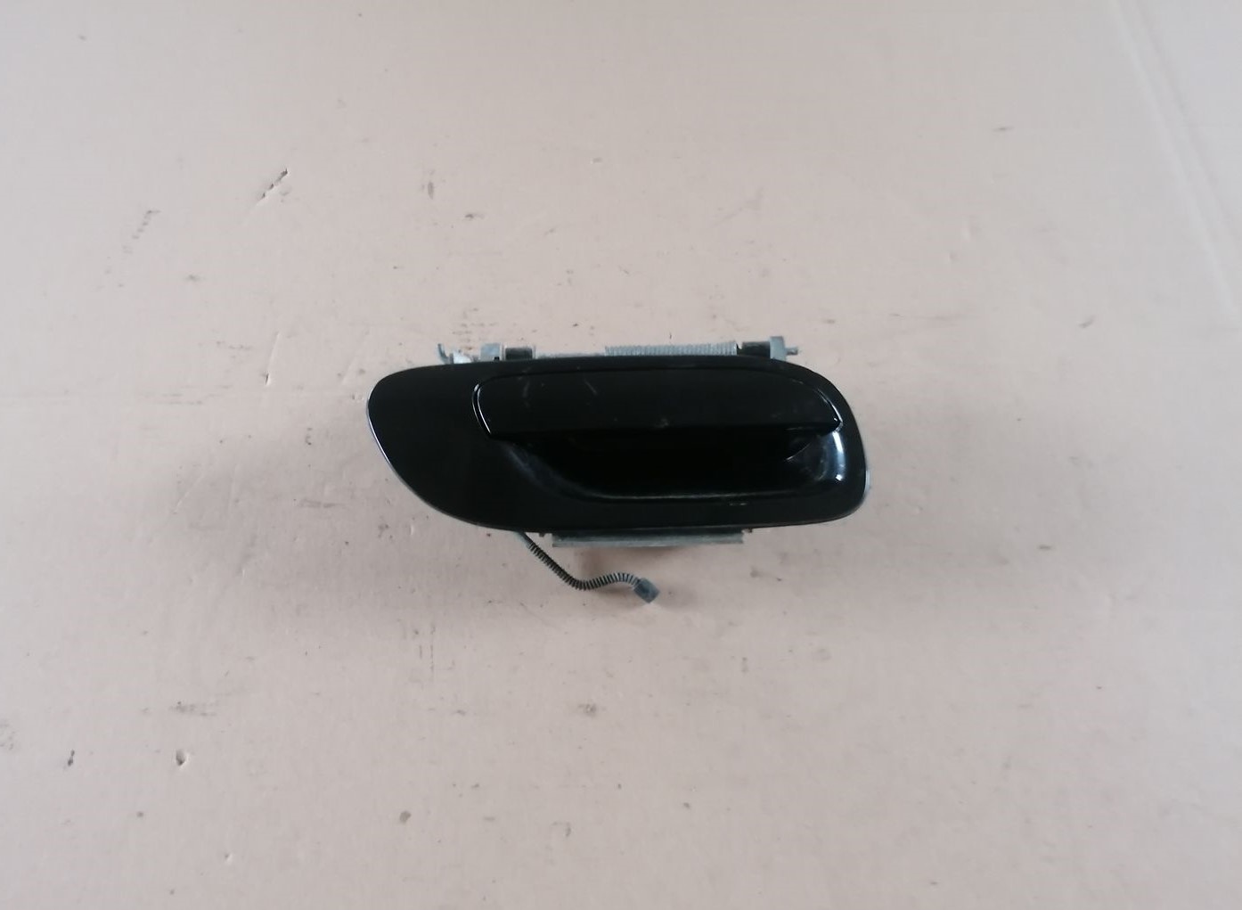 Aizmugurējāis labais durvju rokturis priekš VOLVO S60 2004 1 Aizmugurējāis labais durvju rokturis priekš VOLVO S60 2004