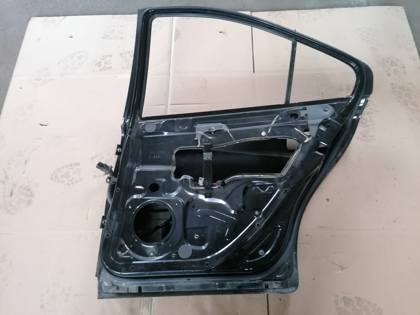Aizmugurējās labās durvis priekš VOLVO S60 2004 3 Aizmugurējās labās durvis priekš VOLVO S60 2004