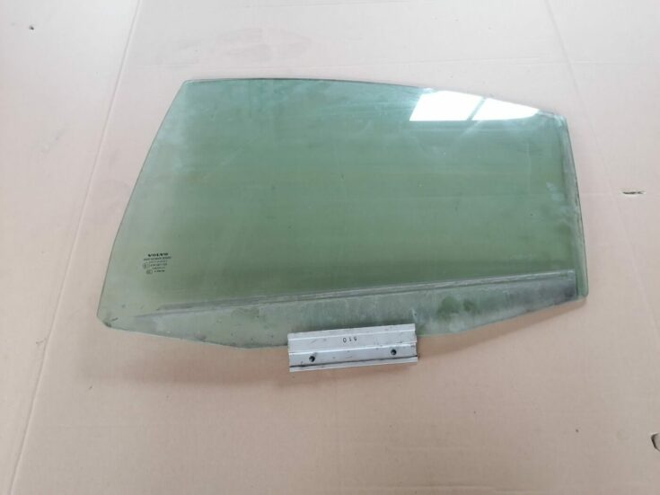 Aizmugurējo kreiso durvju stikls priekš VOLVO S60 2004 1