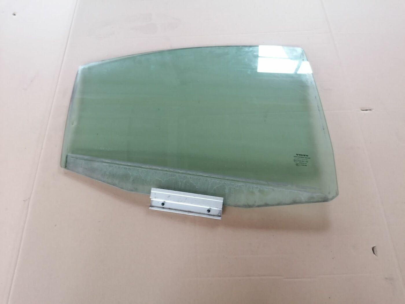 Aizmugurējo labo durvju stikls priekš VOLVO S60 2004 1 Aizmugurējo labo durvju stikls priekš VOLVO S60 2004