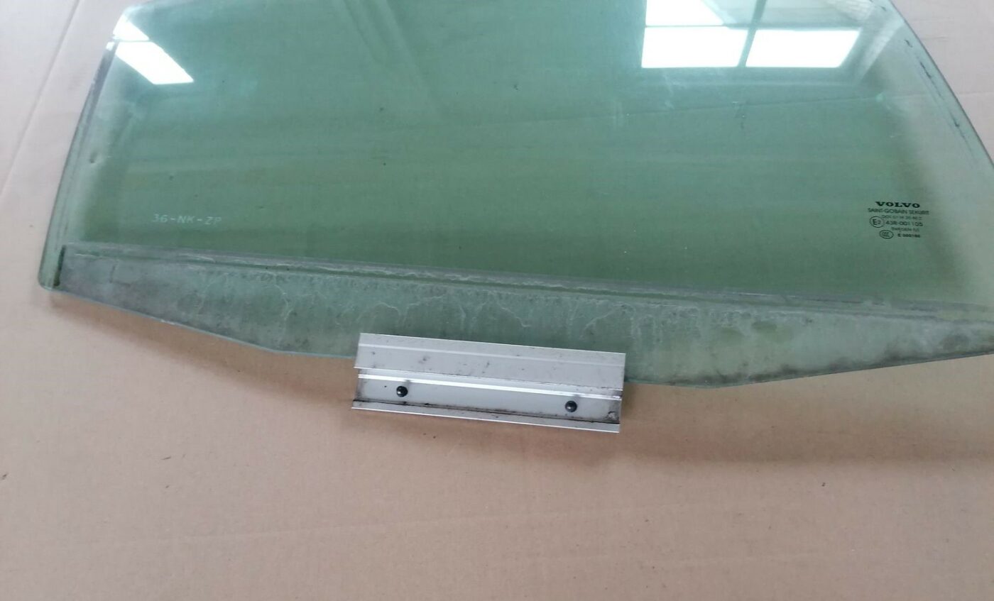 Aizmugurējo labo durvju stikls priekš VOLVO S60 2004 2 Aizmugurējo labo durvju stikls priekš VOLVO S60 2004