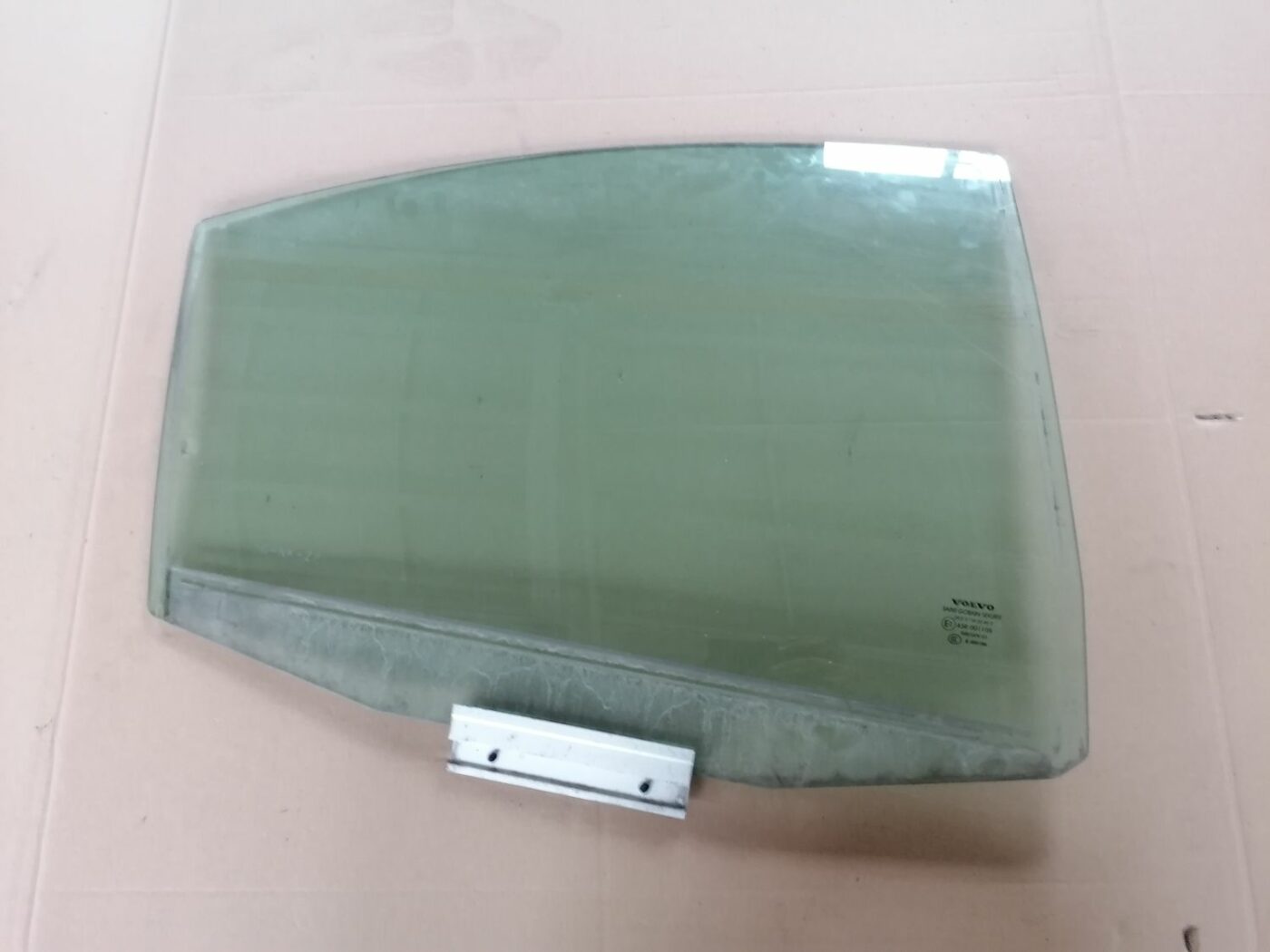 Aizmugurējo labo durvju stikls priekš VOLVO S60 2004 3 Aizmugurējo labo durvju stikls priekš VOLVO S60 2004