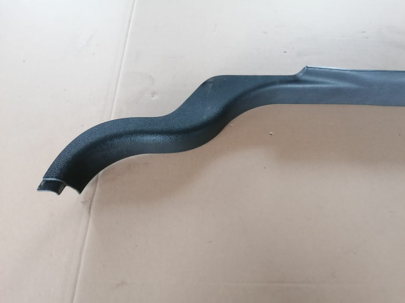 Sliekšņa priekšēja laba uzlika (salonā) priekš VOLVO S60 2004 2 Sliekšņa priekšēja laba uzlika (salonā) priekš VOLVO S60 2004