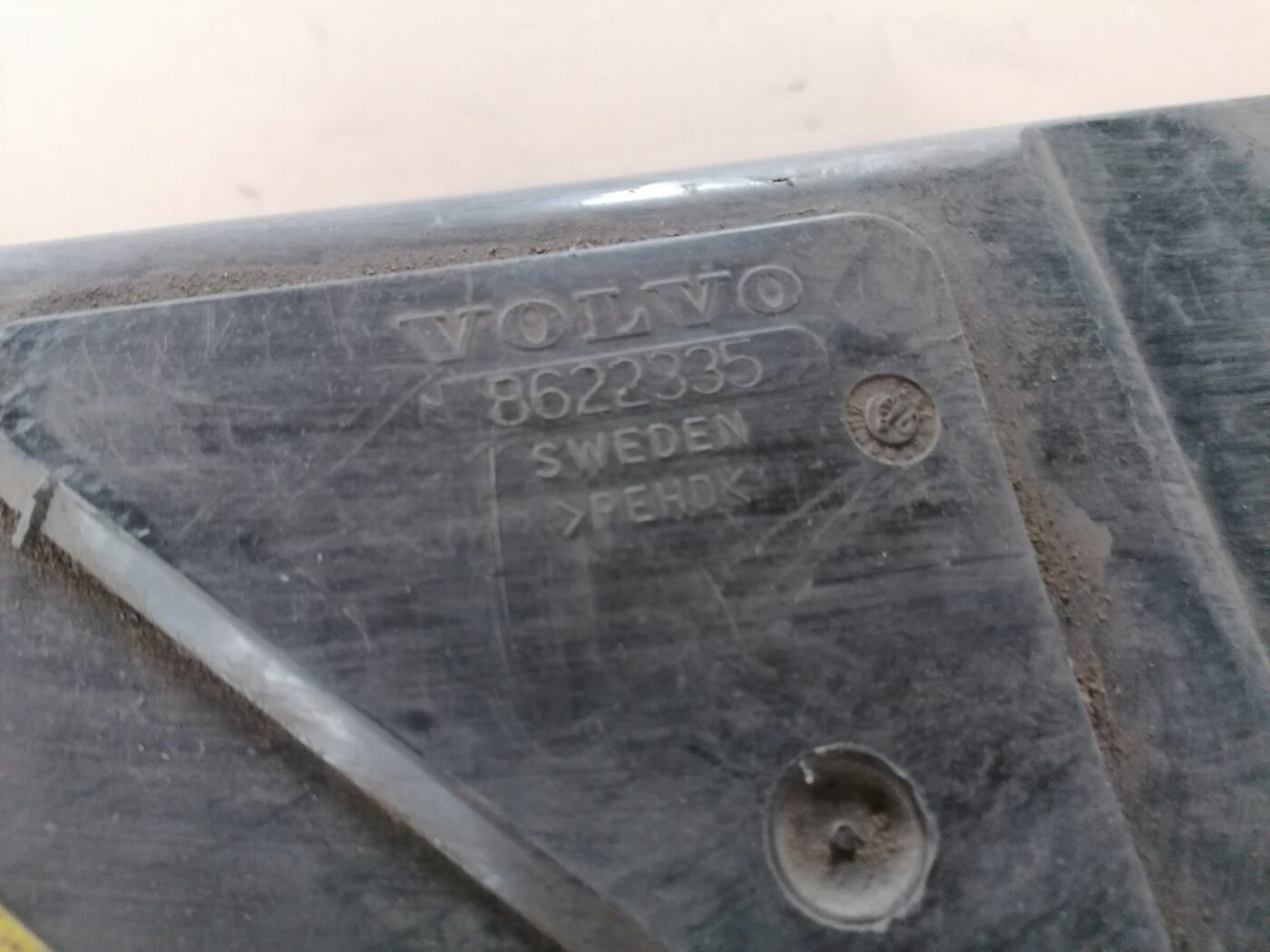 Akumulatora vāks priekš VOLVO S60 2004 2 Akumulatora vāks priekš VOLVO S60 2004