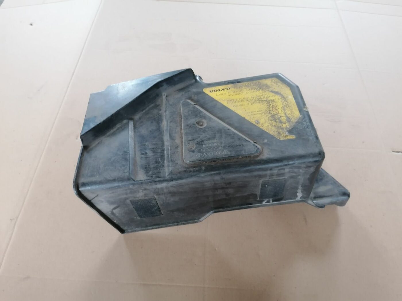 Akumulatora vāks priekš VOLVO S60 2004 5 Akumulatora vāks priekš VOLVO S60 2004