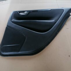 Aizmugurējo labo durvju apdare priekš VOLVO S60 2004