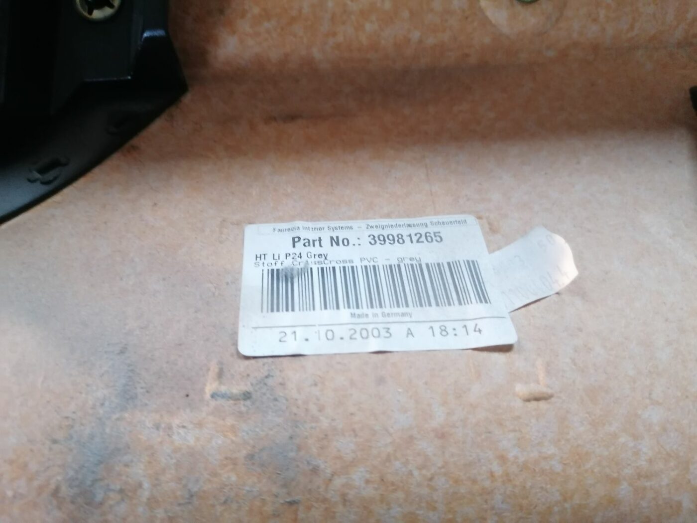 Aizmugurējo kreiso durvju apdare priekš VOLVO S60 2004 3 Aizmugurējo kreiso durvju apdare priekš VOLVO S60 2004