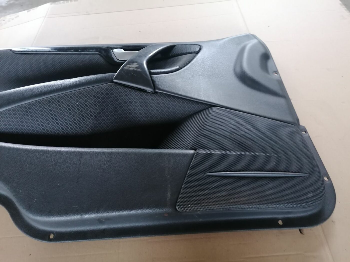 Priekšējo kreiso durvju apdare priekš VOLVO S60 2004 2 Priekšējo kreiso durvju apdare priekš VOLVO S60 2004