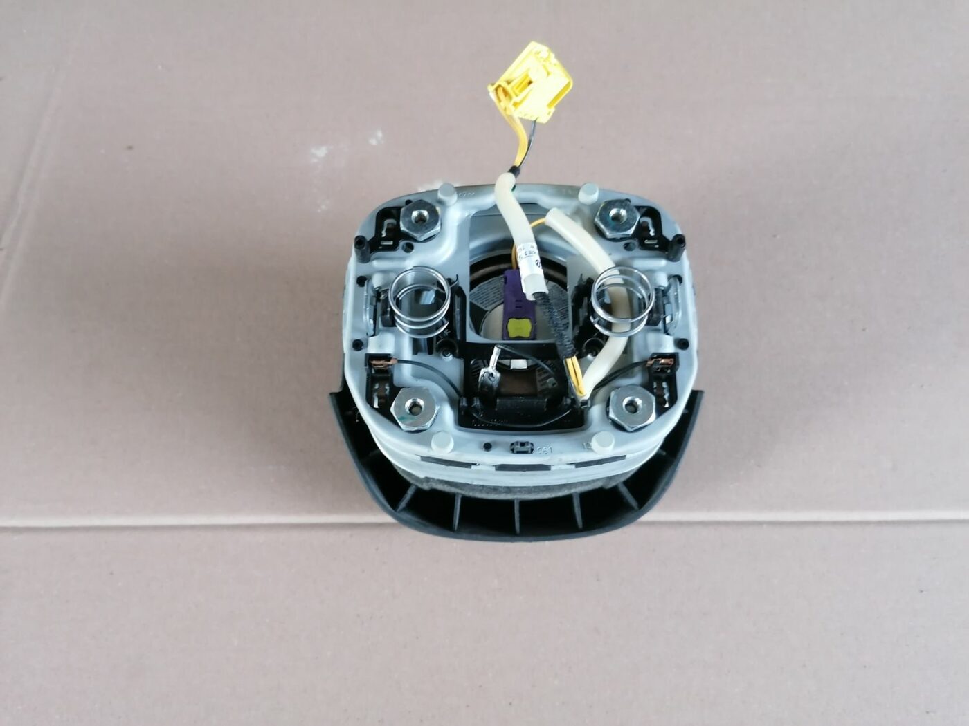 Stūres drošības spilvens priekš SKODA YETI 2012 6 Stūres drošības spilvens priekš SKODA YETI 2012