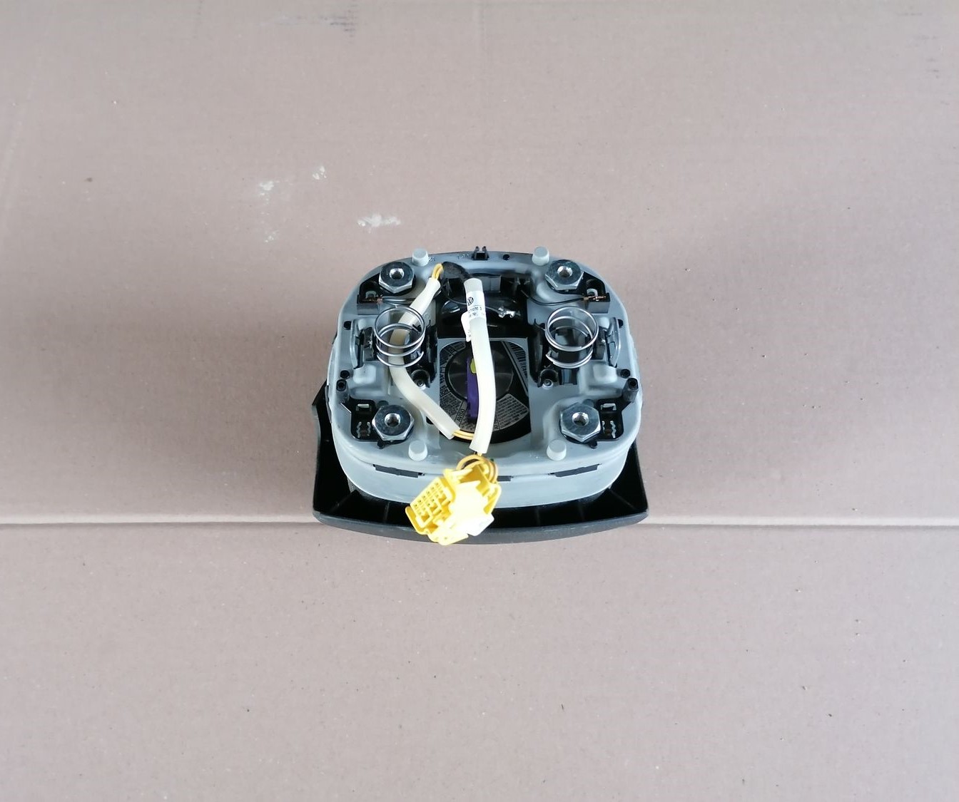 Stūres drošības spilvens priekš SKODA YETI 2012 3 Stūres drošības spilvens priekš SKODA YETI 2012