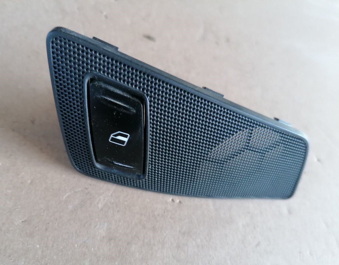 Stikla pacelšanas poga priekš SKODA YETI 2012 6 Stikla pacelšanas poga priekš SKODA YETI 2012