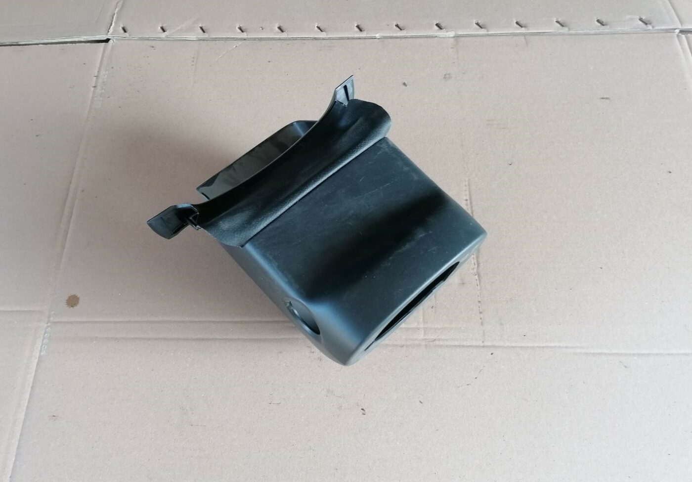 Stūres statnes putekļu aizsargs (salonā) priekš SKODA YETI 2012 2 Stūres statnes putekļu aizsargs (salonā) priekš SKODA YETI 2012