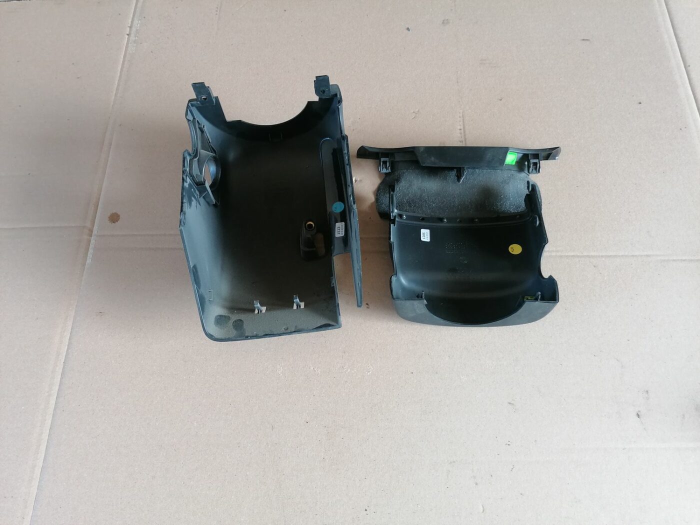 Stūres statnes putekļu aizsargs (salonā) priekš SKODA YETI 2012 3 Stūres statnes putekļu aizsargs (salonā) priekš SKODA YETI 2012