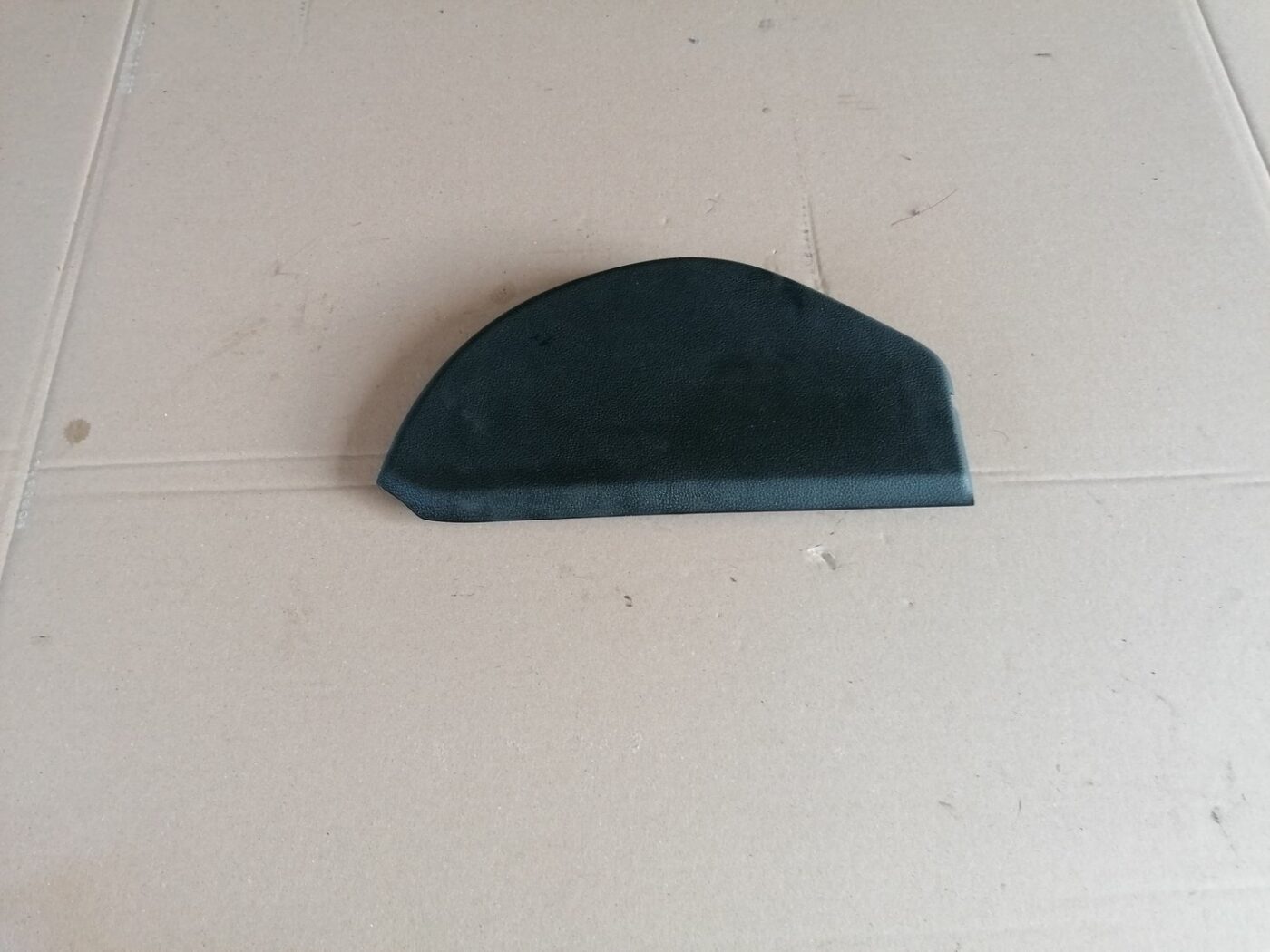 Mērinstrumentu paneļa sānu apdare priekš SKODA YETI 2012 1 Mērinstrumentu paneļa sānu apdare priekš SKODA YETI 2012