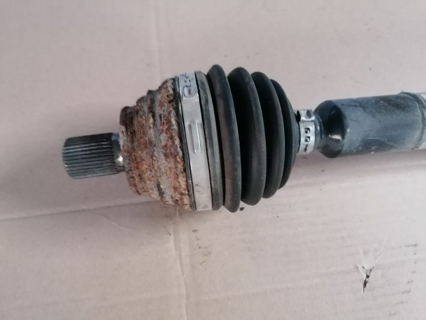 Pusass priekšēja labā priekš SKODA YETI 2012 2 Pusass priekšēja labā priekš SKODA YETI 2012