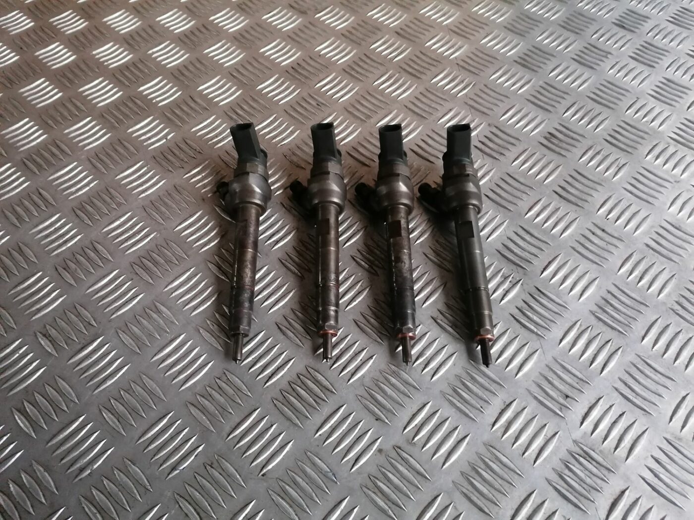 Degvielas smidzinātājs priekš BMW 1 E87 2007 GRAPHITE 2 Degvielas smidzinātājs priekš BMW 1 E87 2007 GRAPHITE