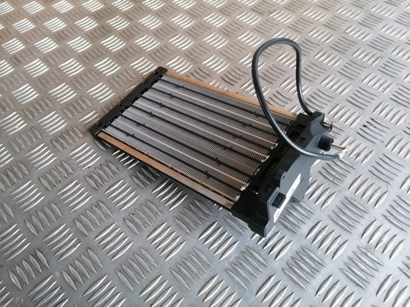 Papildus autonoma elektriskais sildītājs priekš BMW 1 E87 2007 GRAPHITE 2 Papildus autonoma elektriskais sildītājs priekš BMW 1 E87 2007 GRAPHITE