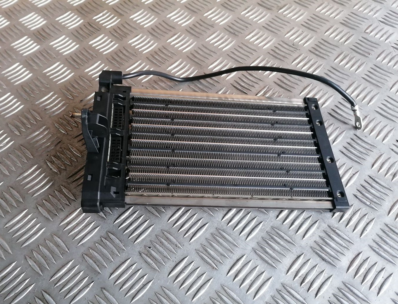 Papildus autonoma elektriskais sildītājs priekš BMW 1 E87 2007 GRAPHITE 3 Papildus autonoma elektriskais sildītājs priekš BMW 1 E87 2007 GRAPHITE