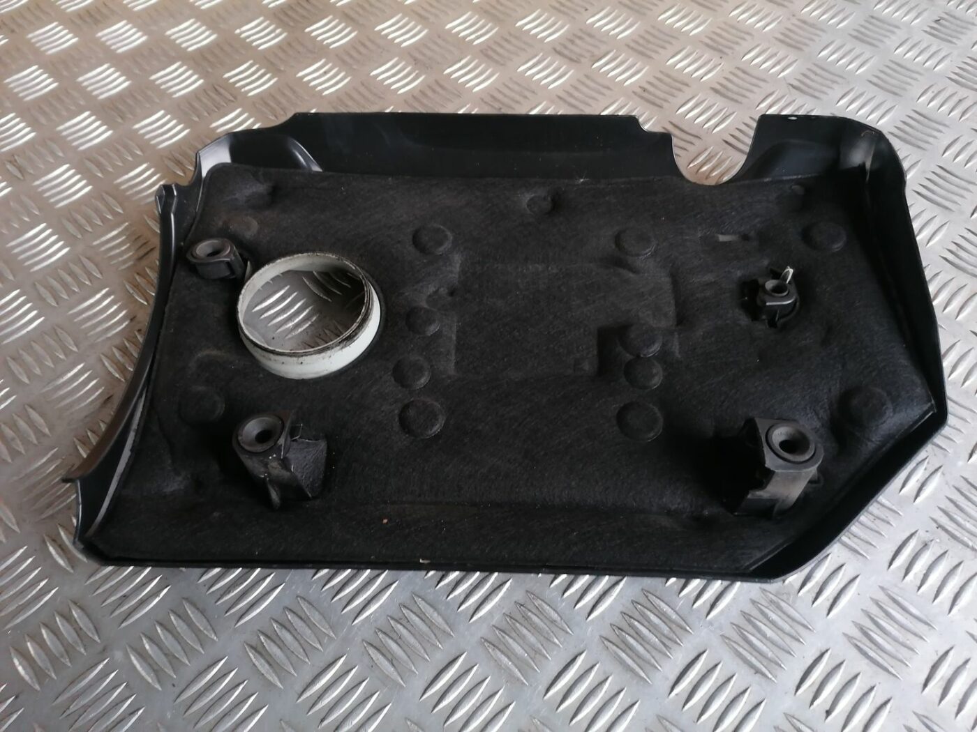 Dzinēja dekoratīvais vāks priekš SKODA OCTAVIA 2012 4 Dzinēja dekoratīvais vāks priekš SKODA OCTAVIA 2012