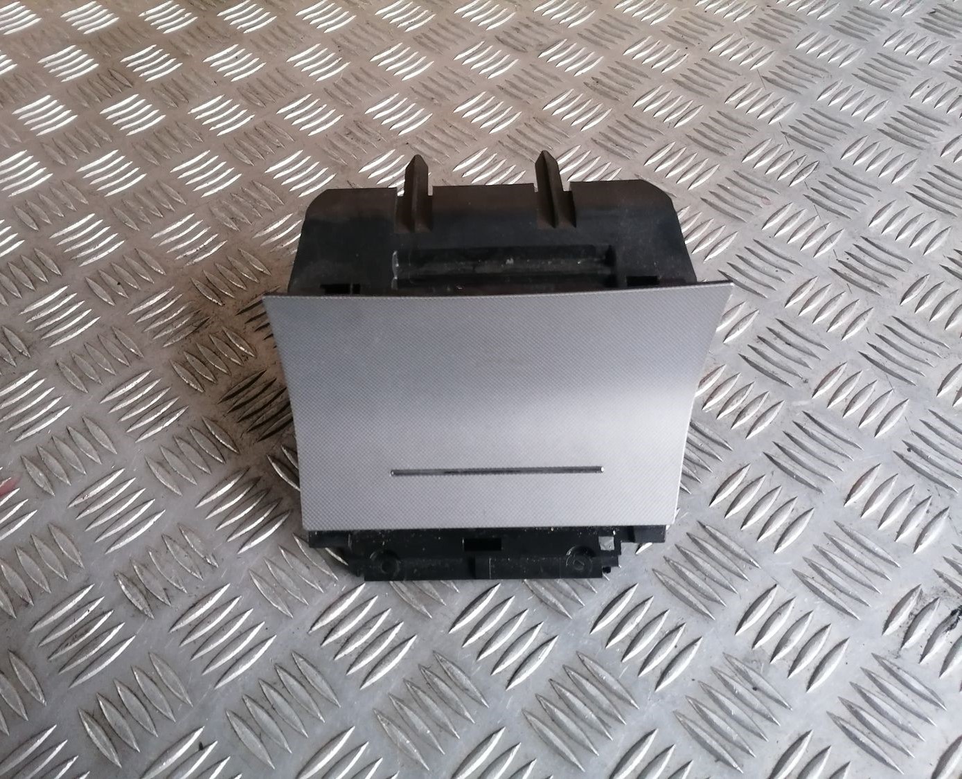 Pelnu trauks priekš SKODA OCTAVIA 2012 2 Pelnu trauks priekš SKODA OCTAVIA 2012