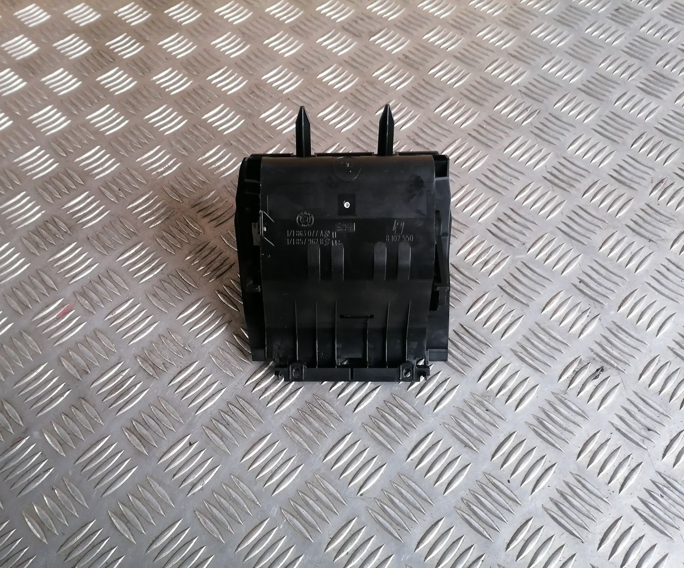 Pelnu trauks priekš SKODA OCTAVIA 2012 5 Pelnu trauks priekš SKODA OCTAVIA 2012