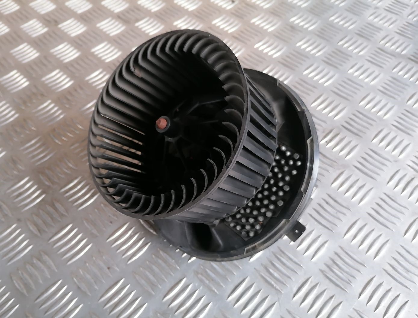 Salona ventilators priekš SKODA OCTAVIA 2012 4 Salona ventilators priekš SKODA OCTAVIA 2012