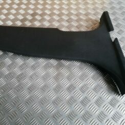 Vidējas salona statnes apdare priekš SKODA OCTAVIA 2012