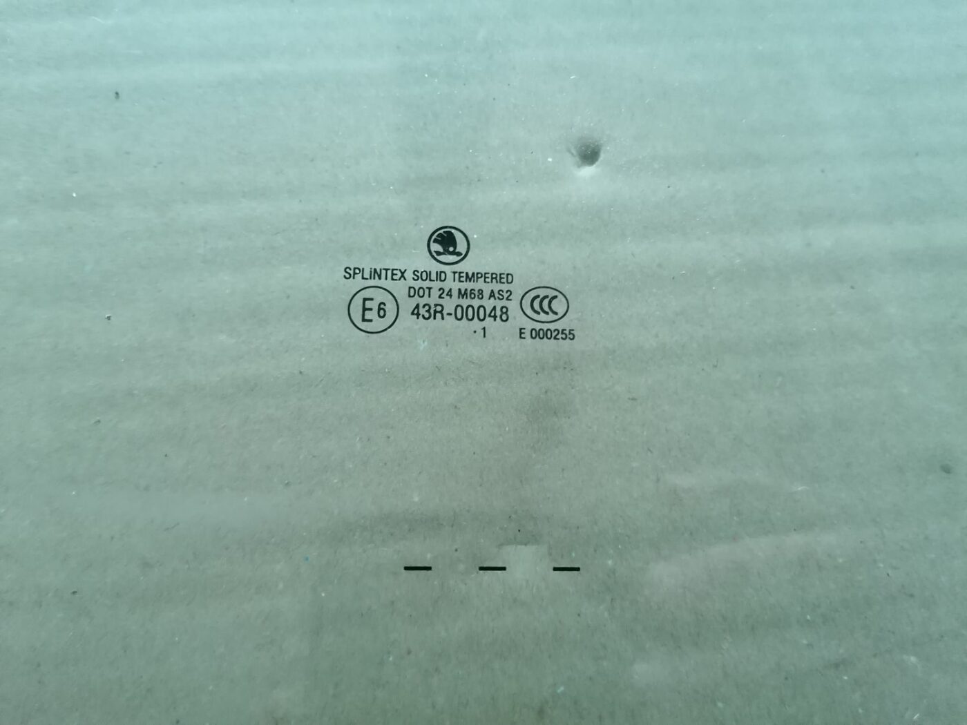 Priekšējo labo durvju stikls priekš SKODA OCTAVIA 2012 2 Priekšējo labo durvju stikls priekš SKODA OCTAVIA 2012