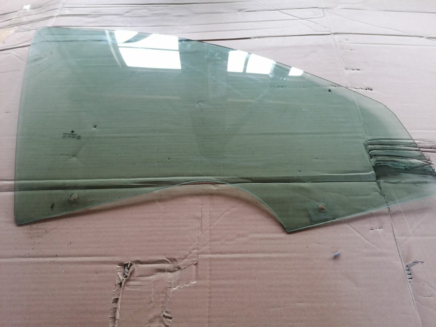 Priekšējo labo durvju stikls priekš SKODA OCTAVIA 2012 3 Priekšējo labo durvju stikls priekš SKODA OCTAVIA 2012