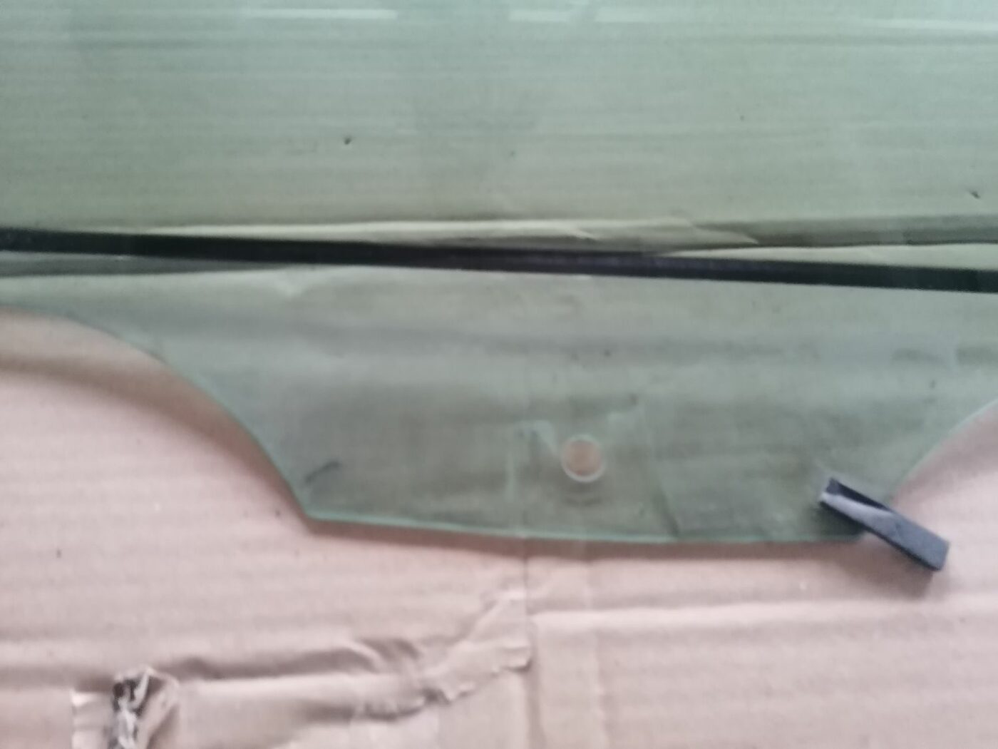 Aizmugurējo labo durvju stikls priekš SKODA OCTAVIA 2012 2 Aizmugurējo labo durvju stikls priekš SKODA OCTAVIA 2012