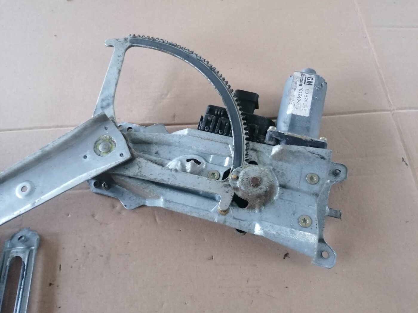 Stikla pacelšanas mehānisms priekšējais kreisais priekš OPEL ZAFIRA 2002 2 Stikla pacelšanas mehānisms priekšējais kreisais priekš OPEL ZAFIRA 2002