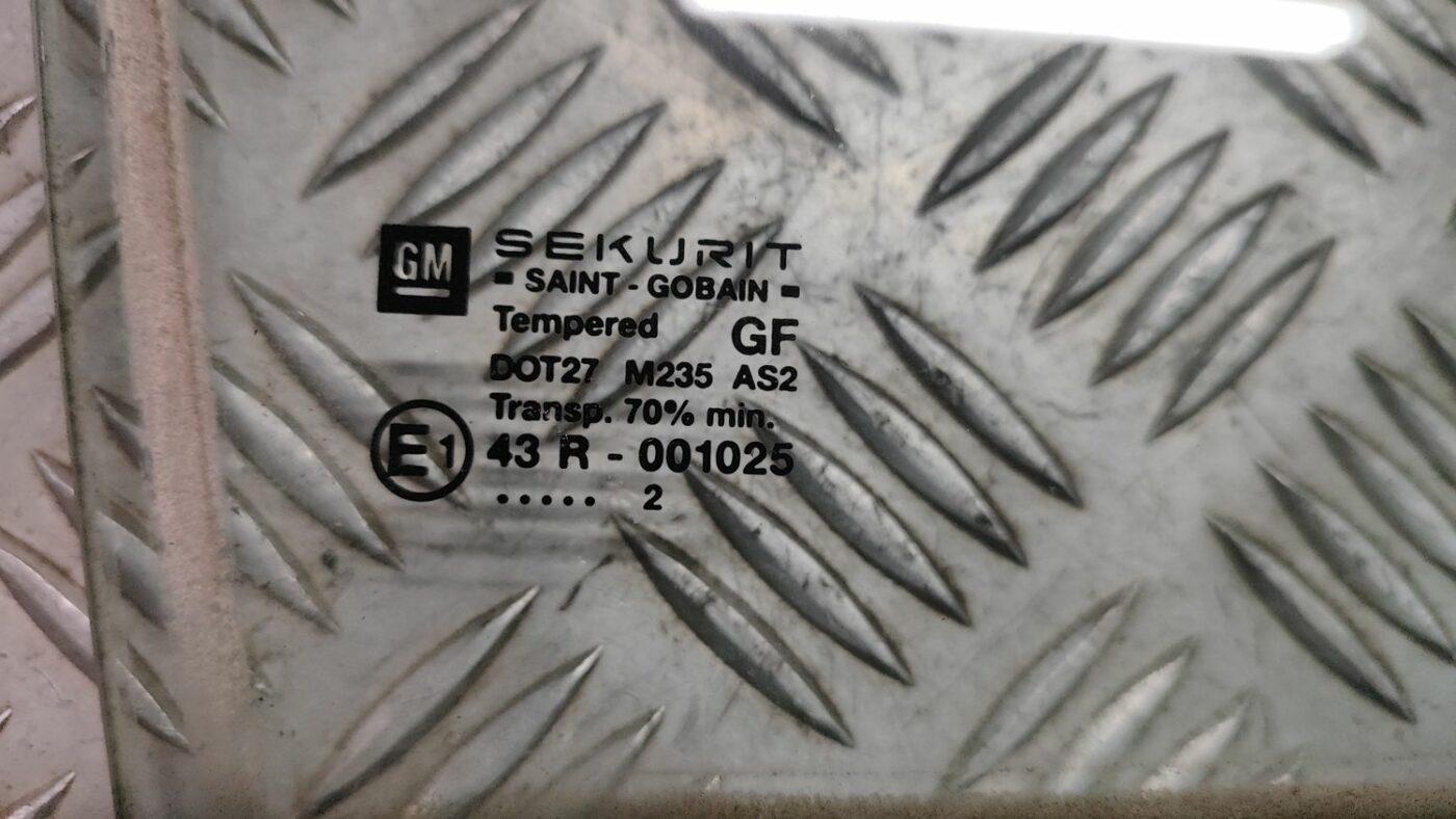 Aizmugurējo labo durvju stikls priekš OPEL ZAFIRA 2002 2 Aizmugurējo labo durvju stikls priekš OPEL ZAFIRA 2002